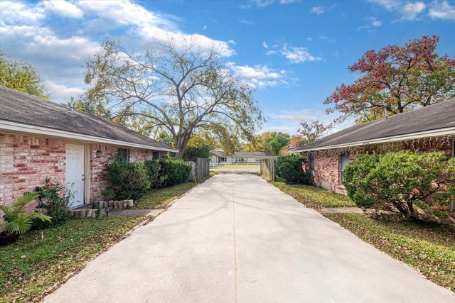 9026 Carousel Lane A and B, Houston, TX 77080