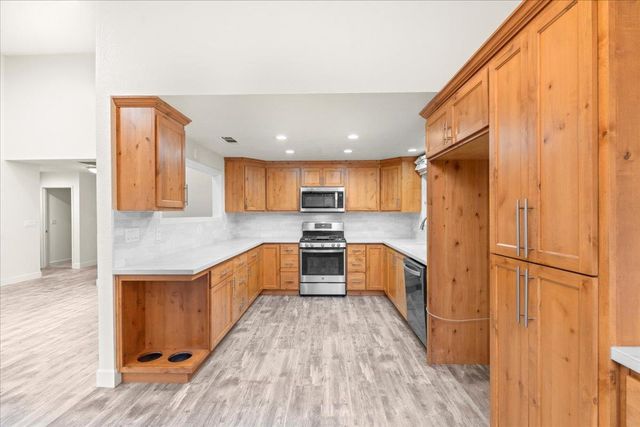 3600 Thomas More Way, Modesto, CA 95356