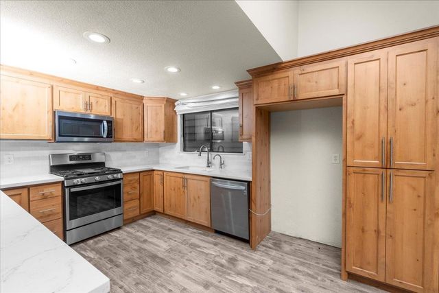 3600 Thomas More Way, Modesto, CA 95356