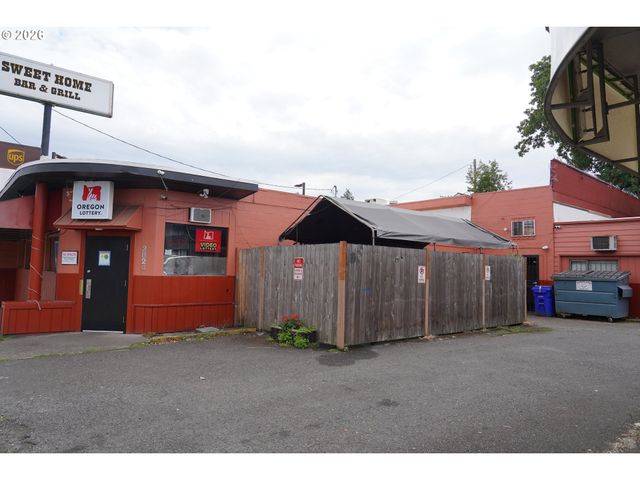 2824 N LOMBARD St, Portland, OR 97217
