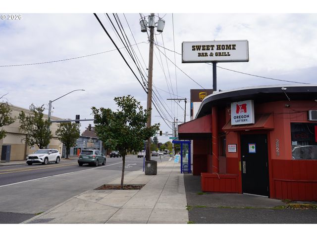 2824 N LOMBARD St, Portland, OR 97217