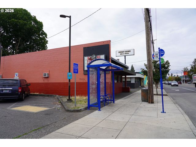 2824 N LOMBARD St, Portland, OR 97217