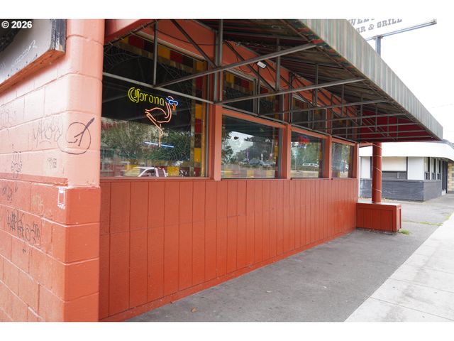 2824 N LOMBARD St, Portland, OR 97217