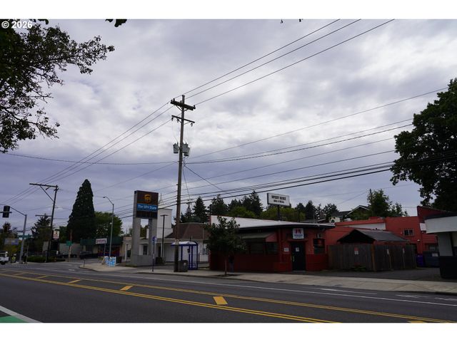 2824 N LOMBARD St, Portland, OR 97217