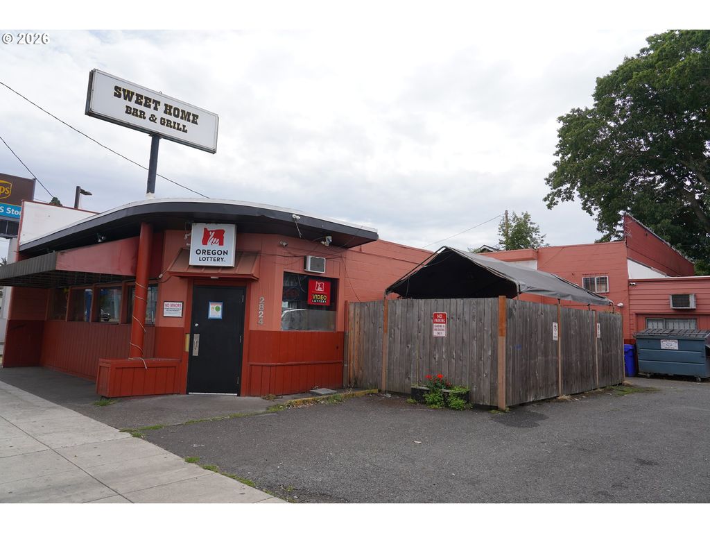 2824 N LOMBARD St, Portland, OR 97217