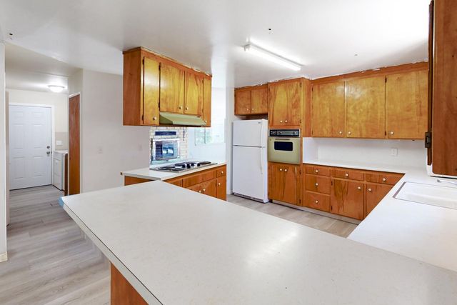 633 Cox Ln, Oroville, CA 95965