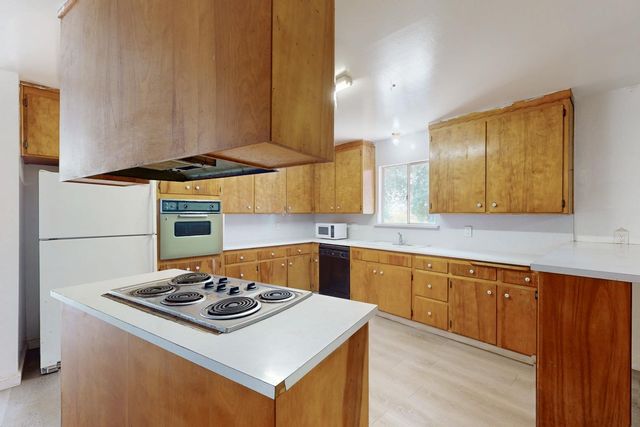 633 Cox Ln, Oroville, CA 95965