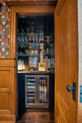 212 Cedar Lake Road S, Minneapolis, MN 55405