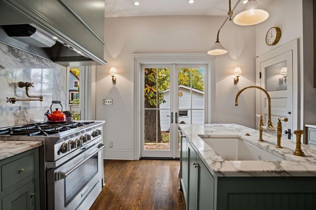 212 Cedar Lake Road S, Minneapolis, MN 55405