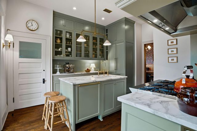 212 Cedar Lake Road S, Minneapolis, MN 55405