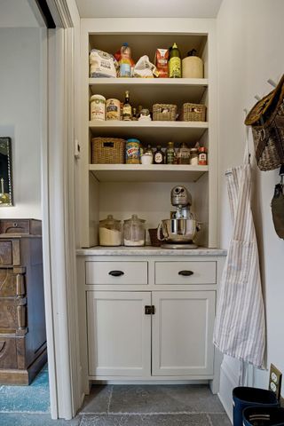 212 Cedar Lake Road S, Minneapolis, MN 55405