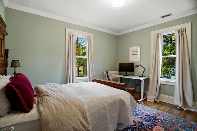 212 Cedar Lake Road S, Minneapolis, MN 55405