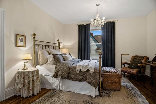 212 Cedar Lake Road S, Minneapolis, MN 55405