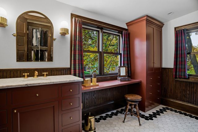 212 Cedar Lake Road S, Minneapolis, MN 55405