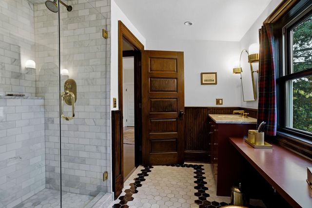 212 Cedar Lake Road S, Minneapolis, MN 55405