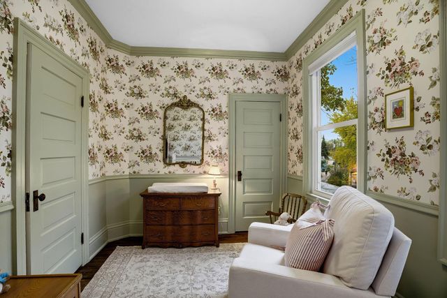 212 Cedar Lake Road S, Minneapolis, MN 55405