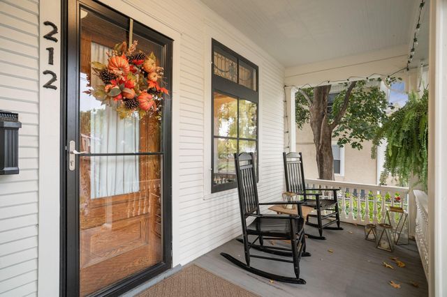 212 Cedar Lake Road S, Minneapolis, MN 55405