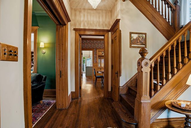 212 Cedar Lake Road S, Minneapolis, MN 55405