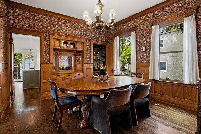 212 Cedar Lake Road S, Minneapolis, MN 55405