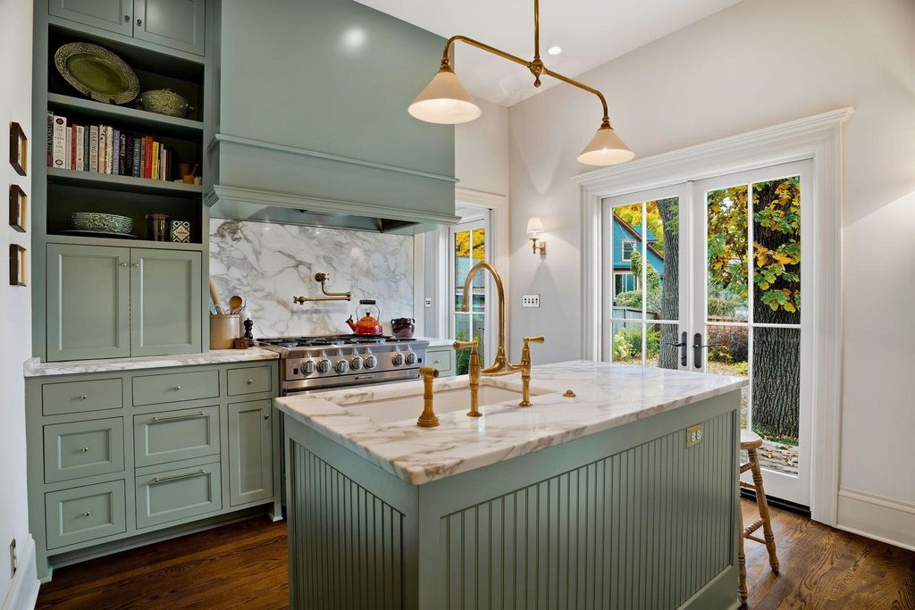 212 Cedar Lake Road S, Minneapolis, MN 55405