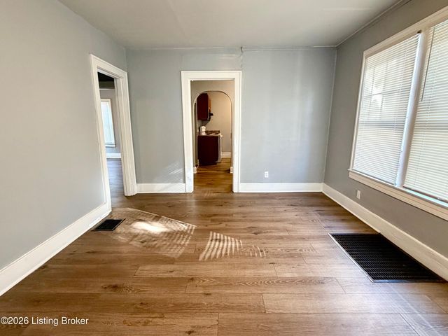 666 Lindell Ave 1, Louisville, KY 40211