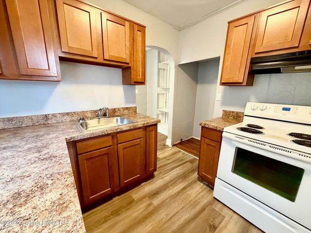 666 Lindell Ave 1, Louisville, KY 40211