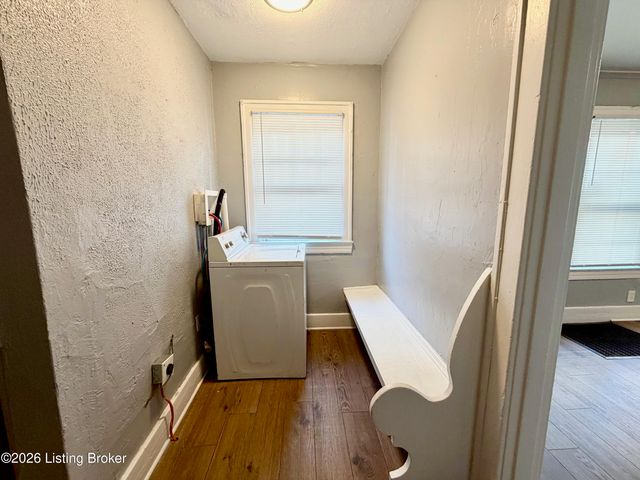 666 Lindell Ave 1, Louisville, KY 40211