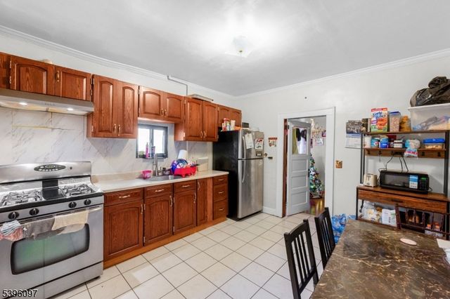 113 2nd St, Elizabeth City, NJ 07206