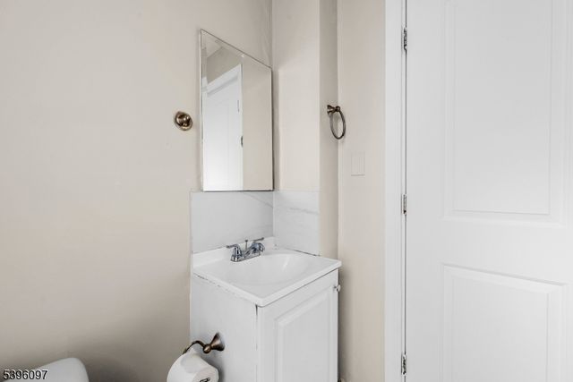 113 2nd St, Elizabeth City, NJ 07206