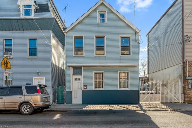 113 2nd St, Elizabeth City, NJ 07206