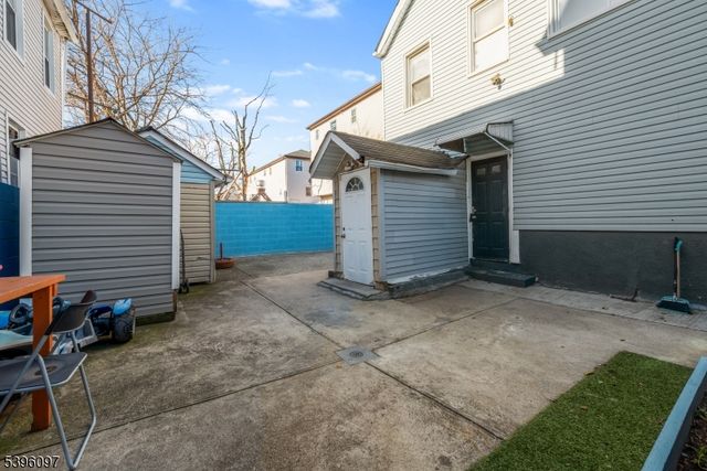 113 2nd St, Elizabeth City, NJ 07206