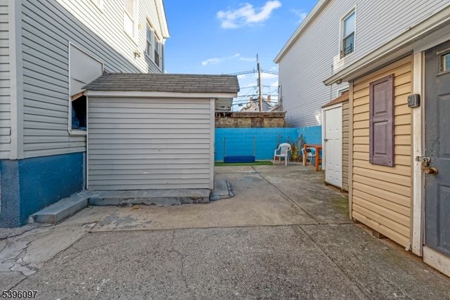 113 2nd St, Elizabeth City, NJ 07206