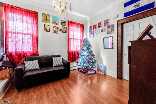 113 2nd St, Elizabeth City, NJ 07206