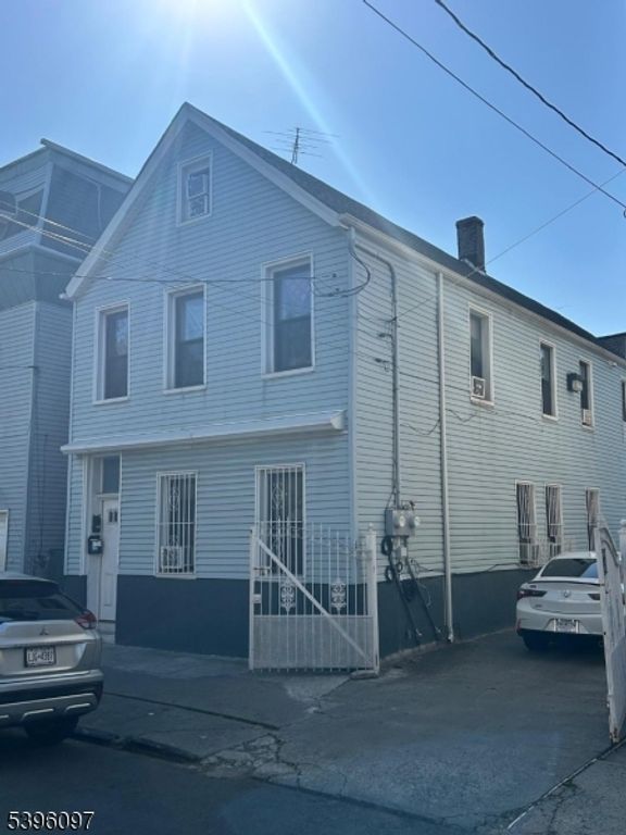 113 2Nd St, Elizabeth City, NJ 07206