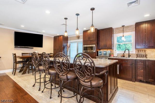 3 Barry Dr, Rockaway Twp., NJ 07866