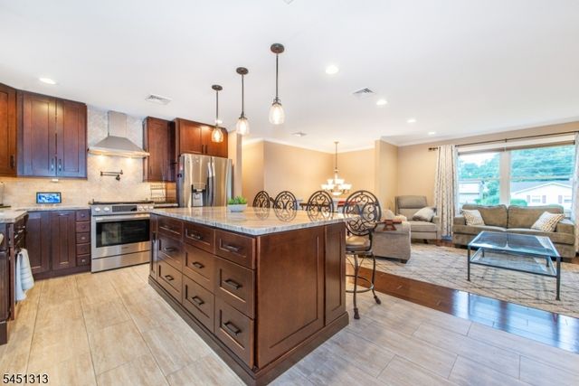 3 Barry Dr, Rockaway Twp., NJ 07866