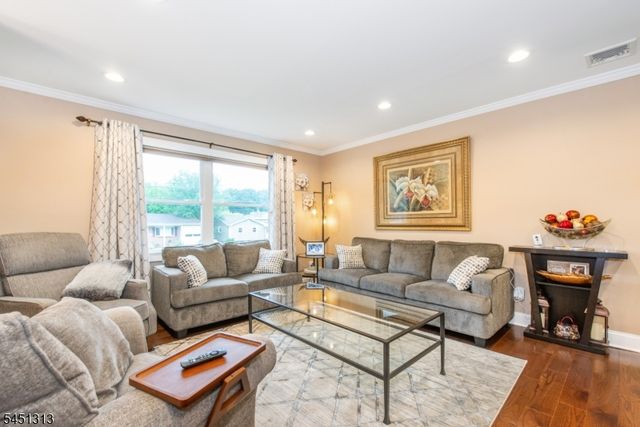 3 Barry Dr, Rockaway Twp., NJ 07866