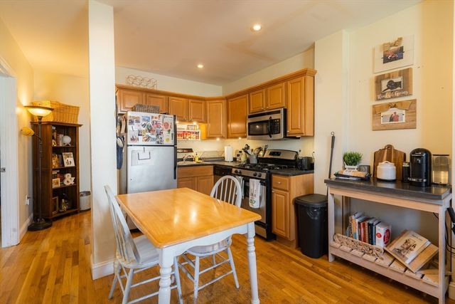 328 Beacon St 1F, Somerville, MA 02143