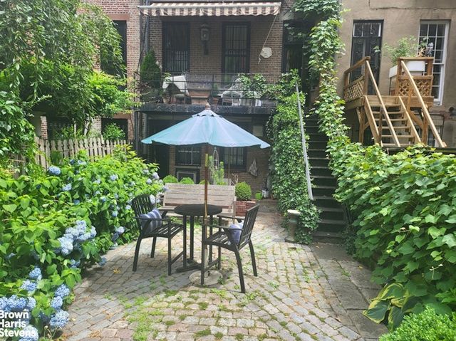 428 W 44TH Street, New York City, NY 10036