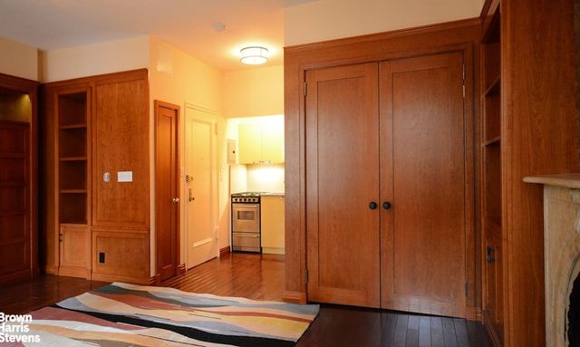 428 W 44TH Street, New York City, NY 10036