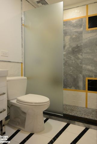 428 W 44TH Street, New York City, NY 10036