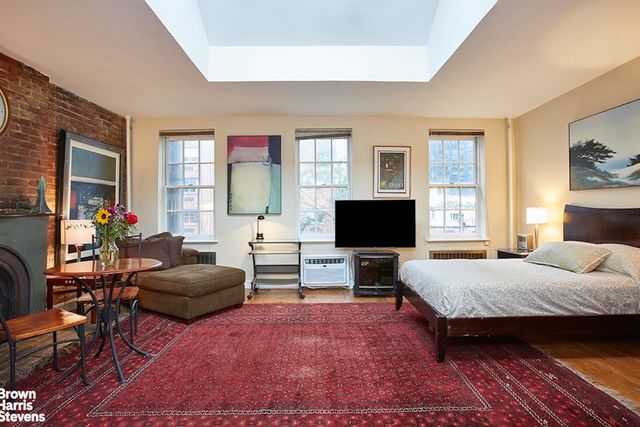 428 W 44TH Street, New York City, NY 10036