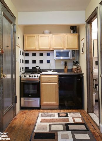 428 W 44TH Street, New York City, NY 10036