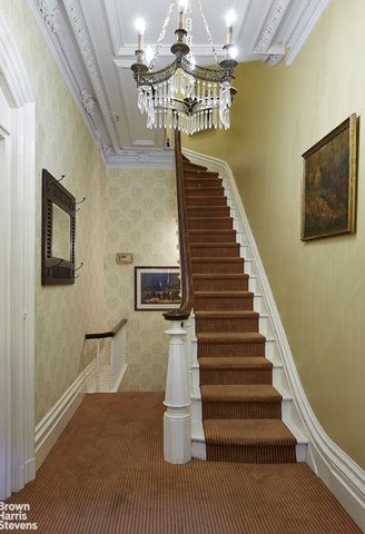 428 W 44TH Street, New York City, NY 10036