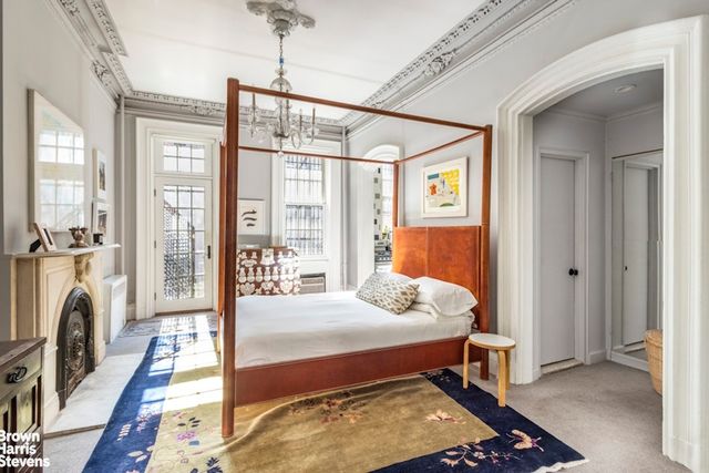 428 W 44TH Street, New York City, NY 10036