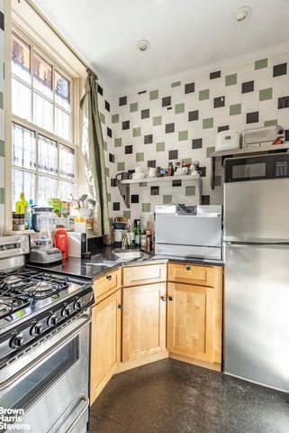 428 W 44TH Street, New York City, NY 10036