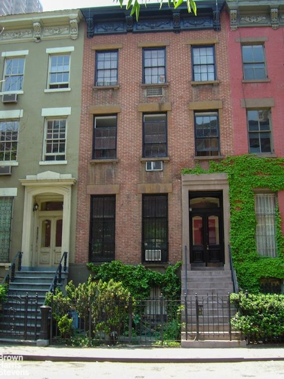 428 W 44TH Street, New York City, NY 10036