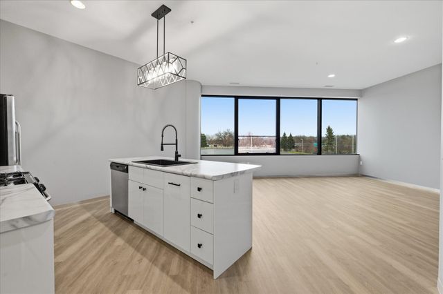 5601 Smetana Drive 214, Hopkins, MN 55343