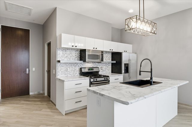 5601 Smetana Drive 214, Hopkins, MN 55343