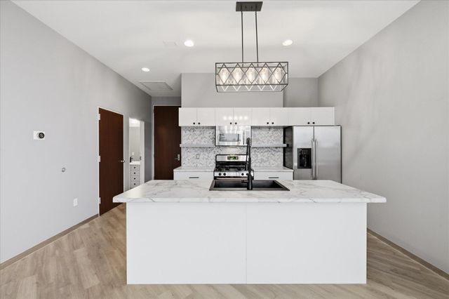5601 Smetana Drive 214, Hopkins, MN 55343